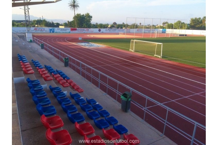 ESTADIO DE FÚTBOL MUNICIPAL SADRIÁN DE ALMORADÍ