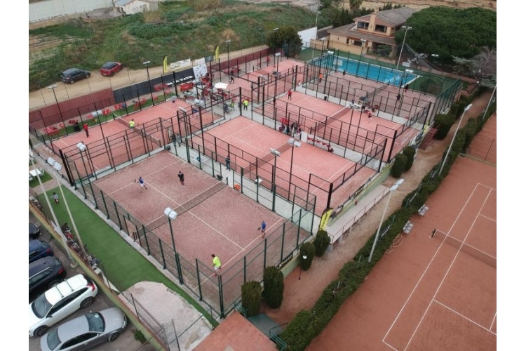 BLACK & RED Padel & Tenis Llavaneres 