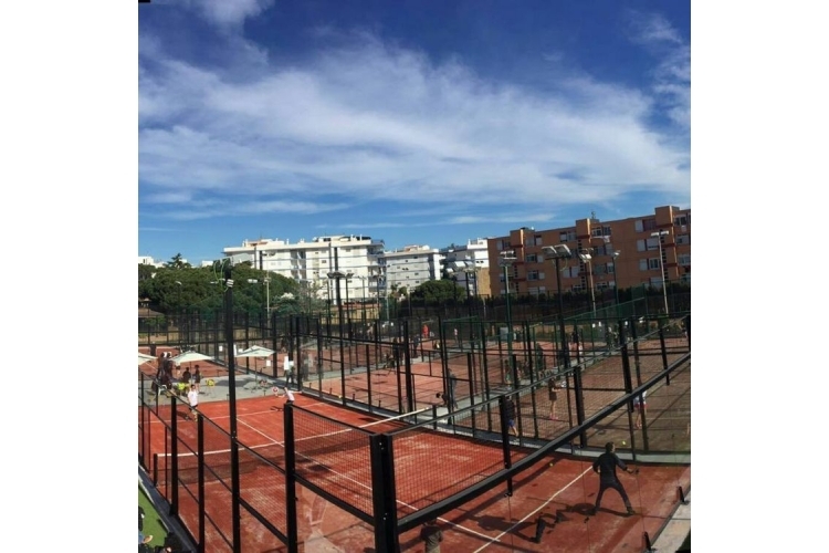 BLACK & RED Padel & Tenis Llavaneres 