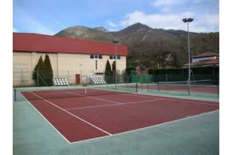 Pista tenis de Cangas de Onís