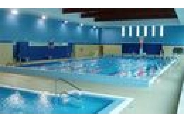 Piscina climatizada del Complejo Deportivo Pumarín 