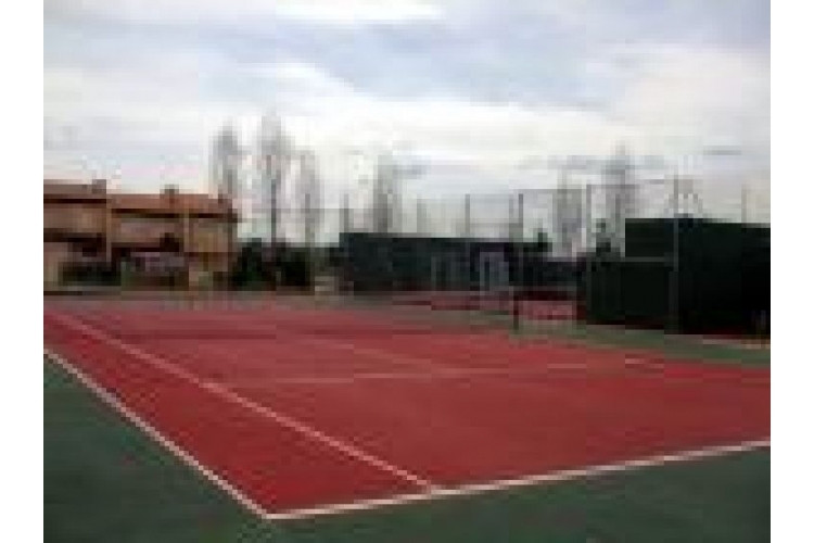 Piscina Municipal y pista de Tenis de Hontanares de Eresma
