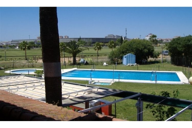 PISTAS DE TENIS Y PÁDEL CHAPÍN DE JEREZ DE LA FRONTERA