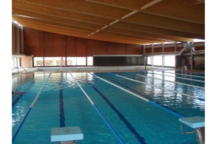 PISCINA COBERTA CLIMATITZADA D'OLIVA