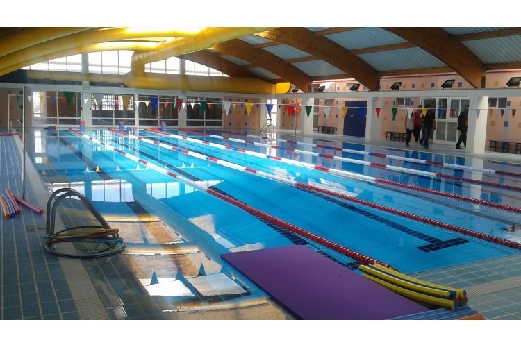 PISCINA COBERTA MUNICIPAL DE LA POBLA DE FARNALS