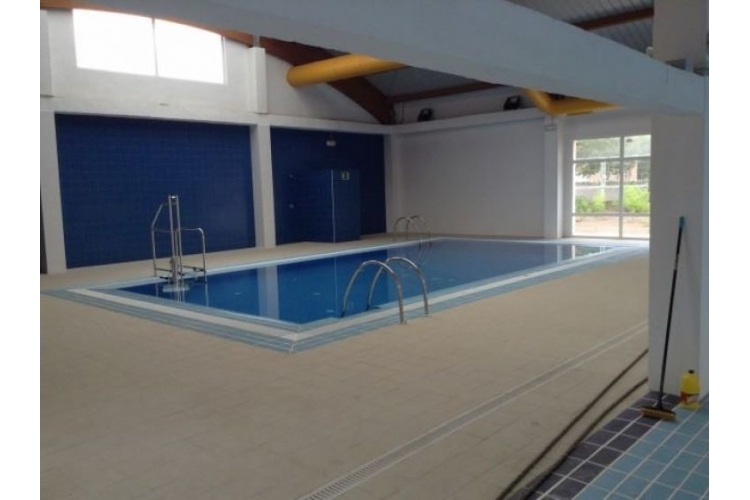 PISCINA COBERTA MUNICIPAL DE LA POBLA DE FARNALS