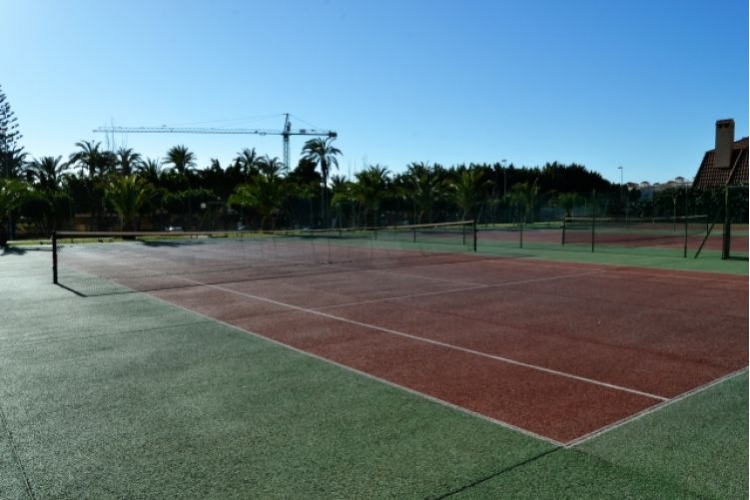 I.D.M. PISTAS DE TENIS DE AGUADULCE DE ROQUETAS DE MAR