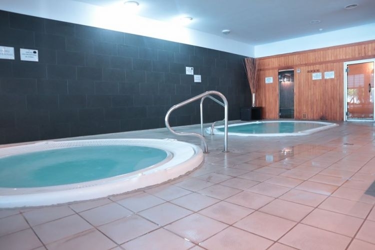PISCINA CUBIERTA MUNICIPAL DE SEDAVÍ