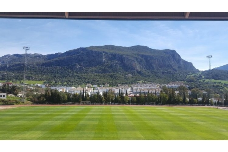 CAMPO DE CÉSPED NATURAL Y PISTAS DE ATLETISMO DE UBRIQUE